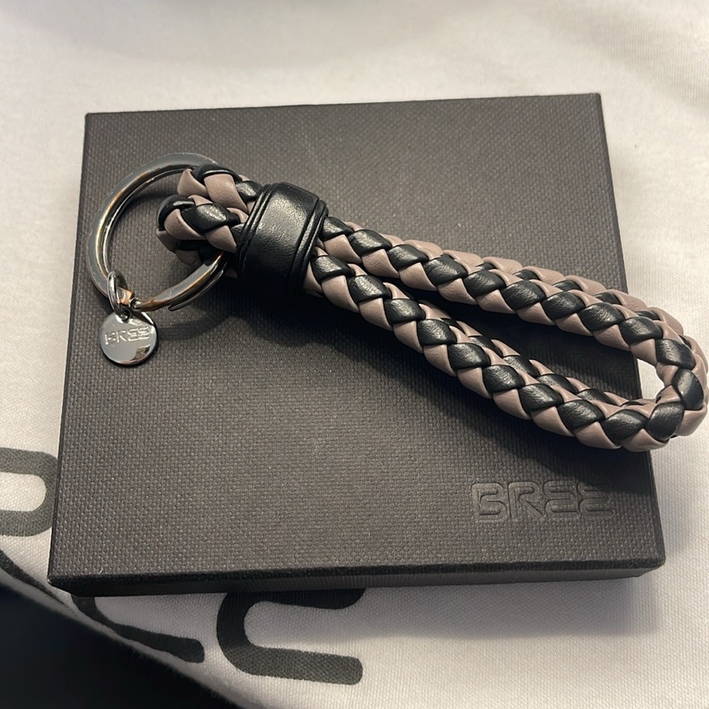 BREE Leather Continental Wallet & Keychain Set - Picture 3 of 11